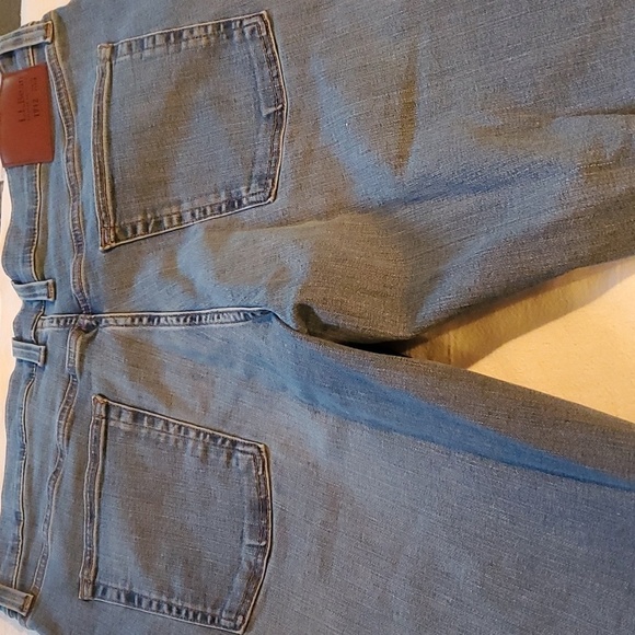 L.L. Bean Faded Blue BeanFlex Standard Fit Sz. 38x32 Jeans - Picture 2 of 12